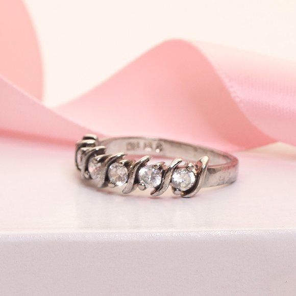 Silver CZ Ring, Solid Sterling Silver 925 Ring, Sparkly Vintage Ring - Picture 2 of 6